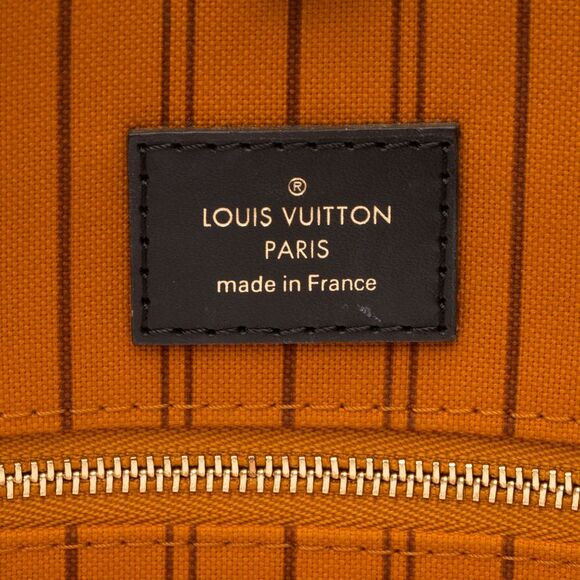 Louis Vuitton Giant Monogram Canvas Jungle Onthego GM Tote - Picture 8 of 12